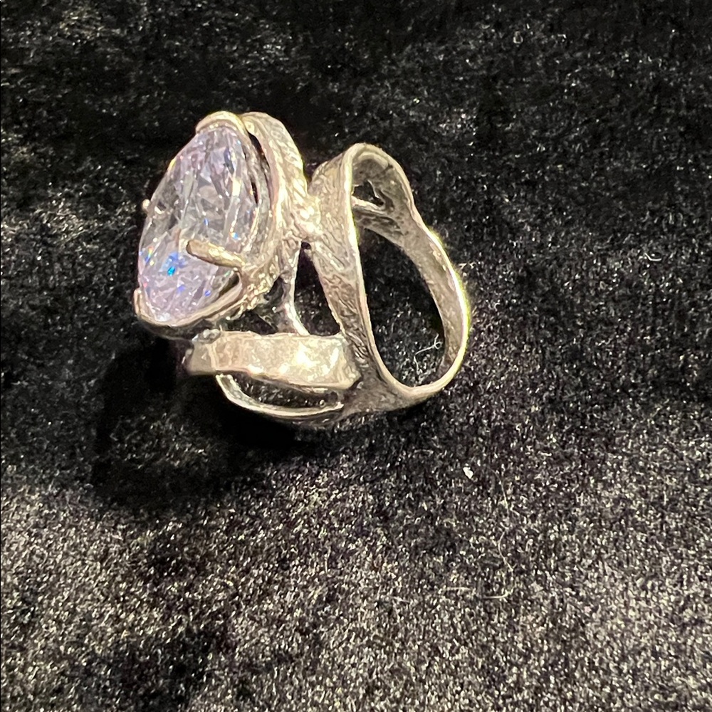Elegant Silver Ring With Large Gemstone - image 4
